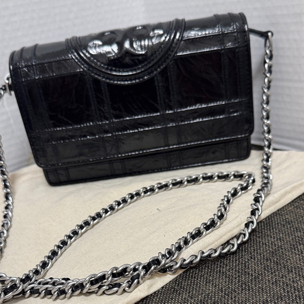 Tory Burch Women's Fleming Soft Metallic Square Quilt Chain Wallet, Black